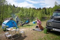 Beskyt dig mod myg og utøj, husk det basale og vær velforberedt. Sådan lyder rådene til en god overnatning under åben himmel fra friluftsekspert i Biltema, Per Normann. Foto: PR.