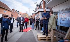 Borgmester i Kalundborg Kommune, Martin Damm (V), åbner "Skillsbutikken" i Høng, hvor der kommer til at være uddannelsesaktiviteter for unge det næste år frem mod DM i Skills.