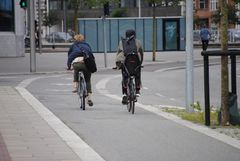 Ifølge rapporten fra Via Trafik er risikoen for konflikter cirka syv gange så stor for spøgelsescyklister som for cyklister, der kører med færdselsretningen. (Foto: Via Trafik)