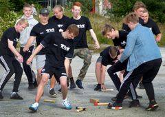 Elever fra Roskilde Tekniske Skole prøver mange forskellige former for bevægelse og idræt.