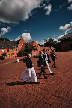 1.g-eleverne fra Herlufsholm Skole sendes snart ud som frivillige i Næstved.