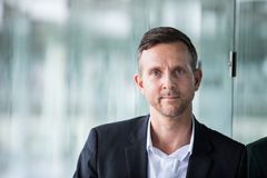Vicedirektør i SMVdanmark, Jakob Brandt, er begejstret for dagens aftale mellem KL, Danske Regioner og regeringen, der blandt andet suspenderer anlægsloftet i  2020. Foto: Ulrik Jantzen/BüroJantzen