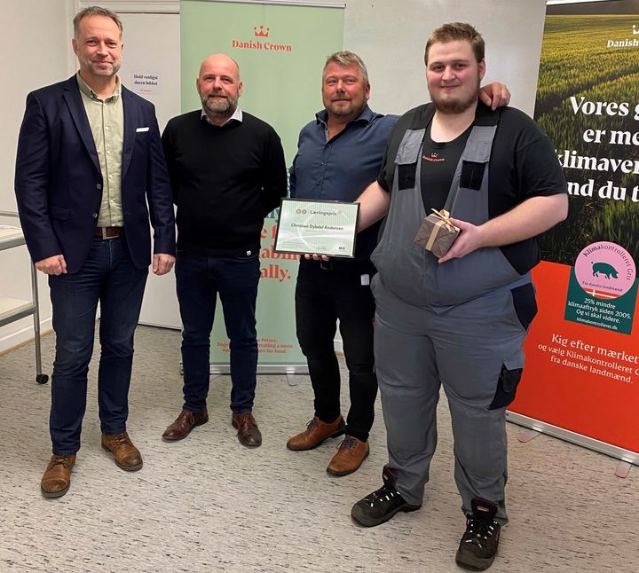 Jacob Trøst, borgmester, Michael Almeborg, formand for DI Bornholm,
Tommy Hjorth, maskinchef på Danish Crown og
vinder Årets Lærling Christian Dybdal Andersen, elektriker.