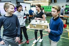 Eleverne arbejder som opfindere og ingeniører i Naturfagsmaraton. FOTO: Naturvidenskabernes Hus