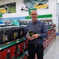 Vi vil gerne kunne tilbyde vores kunder de bedste og mest sikre løsninger, og derfor har det været vigtigt for os at supplere vores udvalg af cykelhjelme med Mips-teknologien, siger Jacob Møller, direktør i Biltema. Foto: PR