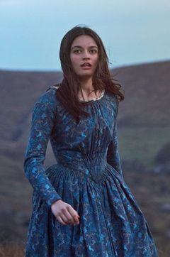 ”Emily” er historien om en af verdens mest berømte forfattere, Emily Brontë. Foto: Scanbox