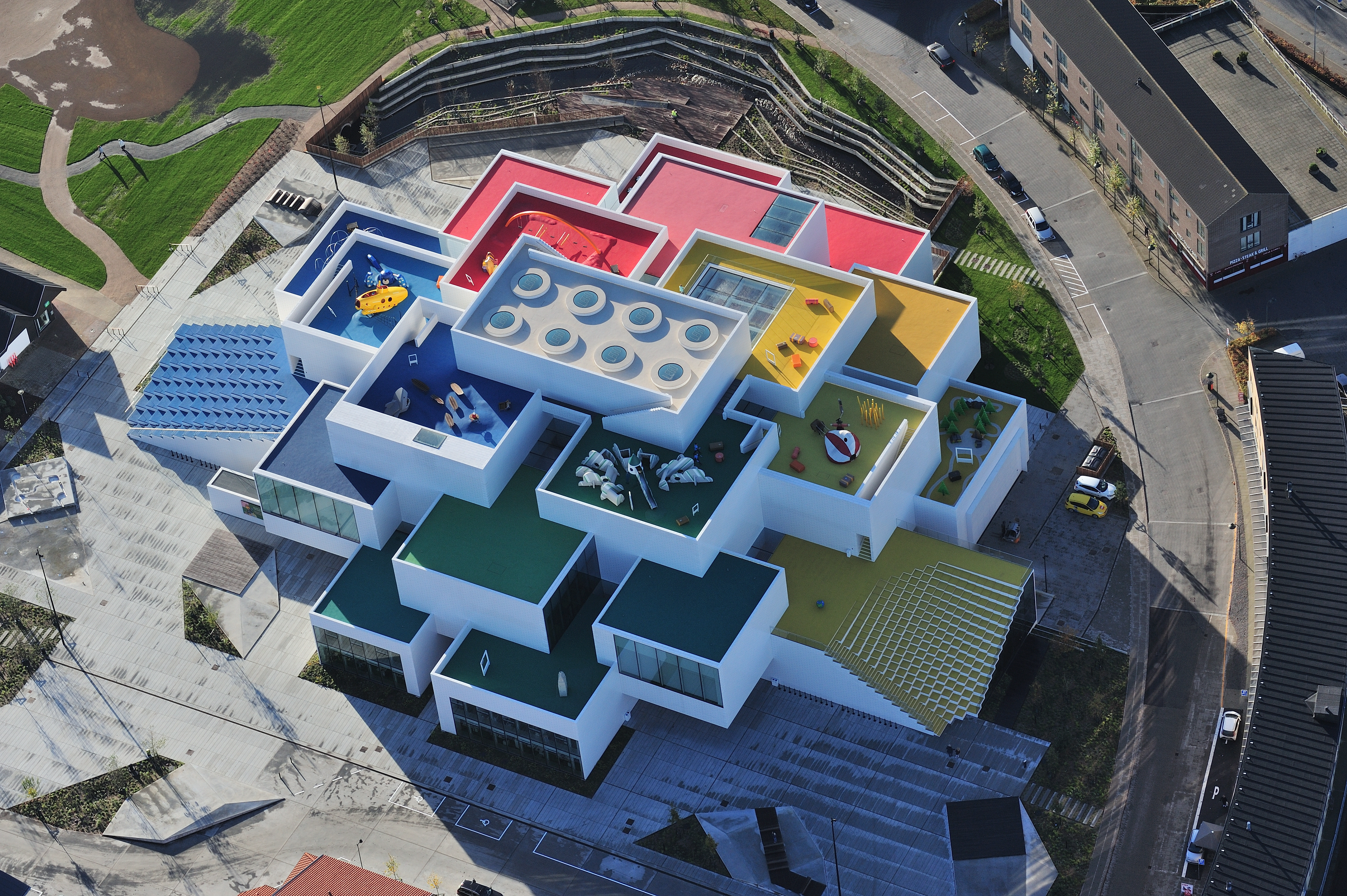 Uddybe Absolut Zoo om natten 450.000 har besøgt LEGO House – 1 års fødselsdagen fejres med gigant-kage  til alle | LEGO House