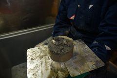 sedimentprøve hentet op fra dybhavsgrav i Stillehavet. credit Anni Glud/SDU