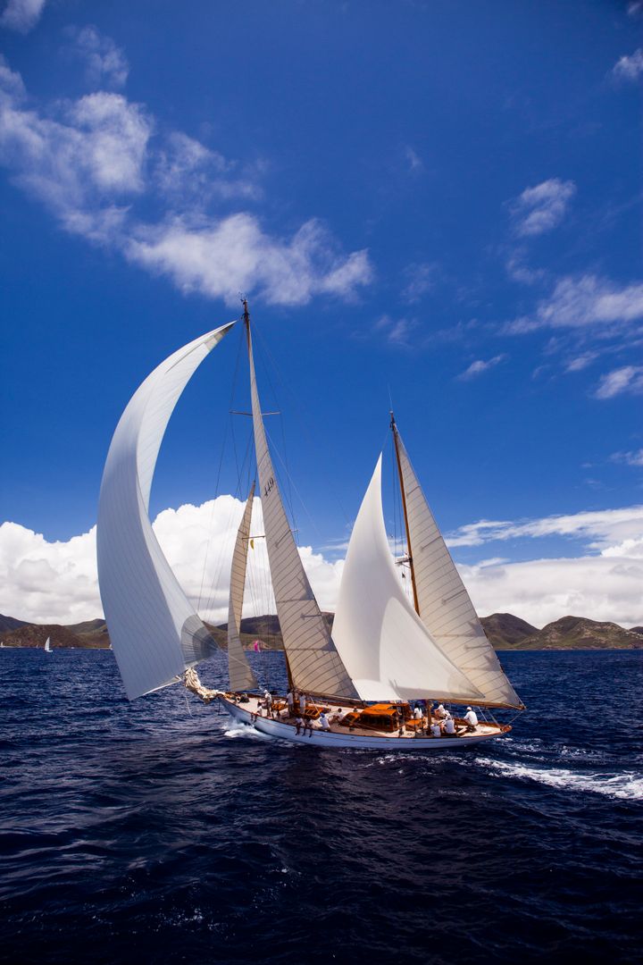 THE ANTIGUA CLASSIC YACHT REGATTA USHERS IN PANERAI CLASSIC YACHTS