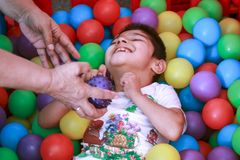 Udstilling viser vilkårene for børn og unge med handicap i udviklingslande som Armenien, Tadsjikistan og Nepal.