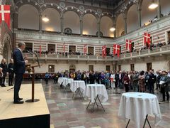 Udlændinge- og integrationsminister Mattias Tesfaye (S) holder tale ved grundlovsceremonien på Københavns Rådhus.