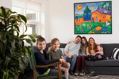 Familien er blevet bedre til at tale sammen og har langt færre konflikter i hverdagen efter hjælp i Barnets Blå Hus og kommunens misbrugscenter. Foto: Jens Peter Engedal.