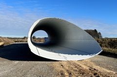 Tunnellen ligger klar til at blive løftet på plads, så snart Vardevej er blevet gravet op. Foto: Vejdirektoratet.