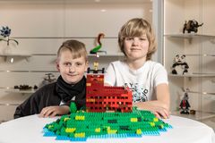 Lukas Eskildsen på 10 år til venstre og Mads Christian Albertsen op 11 år til højre.