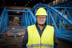 Jens Faarkrog, kvalitetschef hos, forventer at smede- og konstruktionsvirksomheden kommer til at benytte sig mere af muligheden for at få fremstillet særligt lange stålprofiler. 