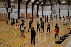 Herlufsholm skole tog i weekenden imod 85 elever og lærere fra deres europæiske venskabsskoler til den 7. internationale basketball turnering. Foto: Jacob Normann