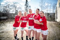 Sparekassen Kronjylland har siden 2018 været hovedsponsor for kvindelandsholdet i håndbold, og nu er aftalen forlænget med tre år.