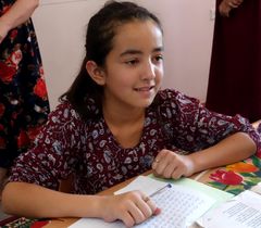 Sobina lærer nu at læse og skrive på Mission Østs center for børn med handicap.