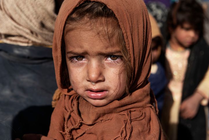 Afghanistan. En pige venter på at få et sundhedstjek. Foto: Alessio Romenzi/UNCIEF