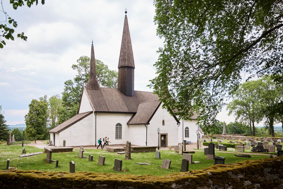 Pilgrimsleden ved Kungslena Kyrka. Foto: Jonas Ingman 