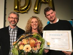 Lærer på Lagoniskolen, Peer Dreyer, Lektor ved UC Syddanmark, Sanne Feldt-Rasmussen og Skoleleder på Lagoniskolen, Thomas Kjær Nielsen, modtog prisen på 50.000 for førstepladsen ved ved DM i Skoleudvikling i Nyborg.