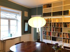 Biblioteket på Rungstedlund, tegnet af Steen Eiler Rasmussen, er et af de rum, der istandsættes ved hjælp af historisk korrekt Achaia-maling doneret af Flügger. Foto: Annemette Kuhlmann.