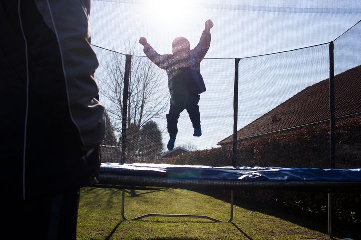 Tusindvis af børn kommer hvert år til skade trampolinen | Sikkerhedsstyrelsen