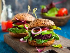 Der er ifølge Trine Vesteraa mange planteprodukter på markedet i dag, som minder om kød. Det kan være en plantebøf til en vegetarburger. (Foto: PR)