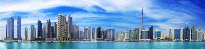 Tag en tur med Yellow Boats og oplev Dubais vilde skyline fra søsiden