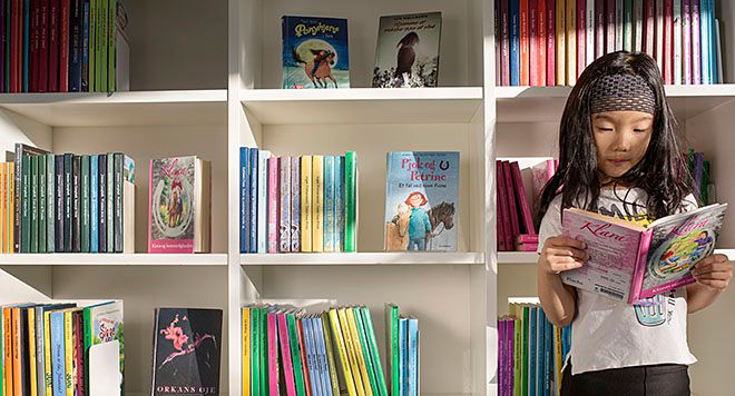 På alle klassetrin er der flere piger end drenge, der nyder at læse, og forskellen øges i overgangen fra mellemtrin til udskoling. Foto: Nana Reimers.