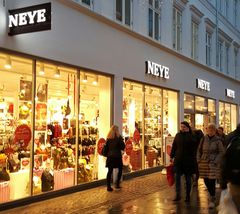Danmarks største taske- og kuffertkæde bliver større: 135-årige NEYE køber konkurrenten KAZA | Brandhouse