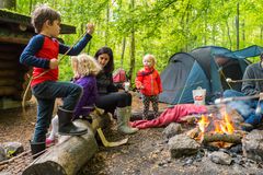 Lørdag den 25. maj 2019 inviterer spejdergrupper over hele landet til 'Sov Ude'. Læs mere på sovude.dk.
