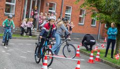 Nors Skole modtog GF Trafikpris for at træne børnenes motorik og balance med en cykelbane og lånecykler - og banen bliver brugt flittigt.. (Foto: Thomsen Medier & Event)