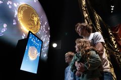 Bliv kejser for en stund med Moesgaards interaktive 'kejsermønt'. Foto: Moesgaard Museum