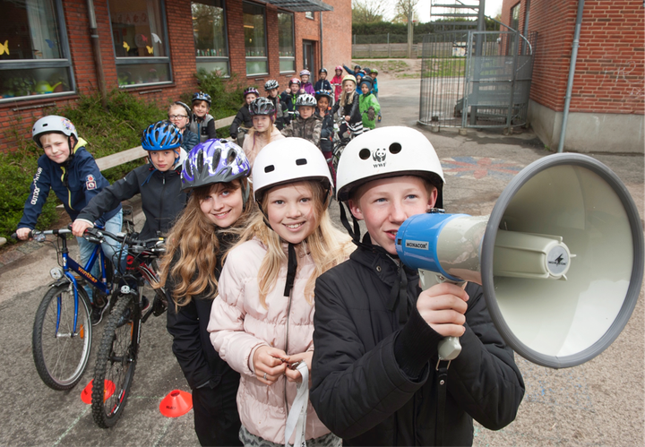 Cyklistforbundet anbefaler sammen med Trafik i Børnehøjde skoler at lade elever udvikle og afprøve trafikløsninger, der gør det mere trygt at gå eller cykle i skole. Foto: Alex Tran/GF Fonden