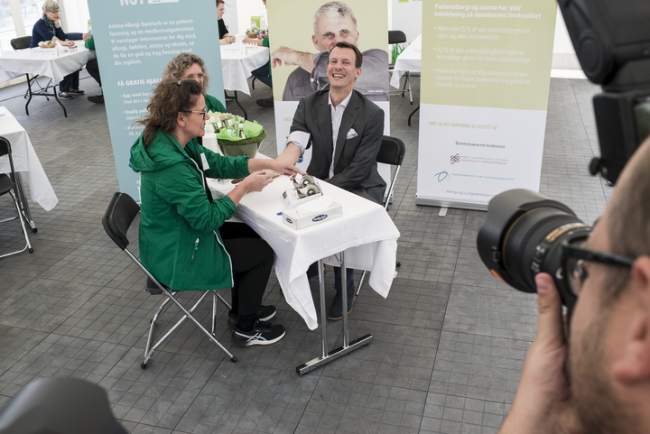 H.K.H. Prins Joachim priktestes ved Astma-Allergi Danmarks Snot or not-kampagne. Foto: David Askholm, Astma-Allergi Danmark