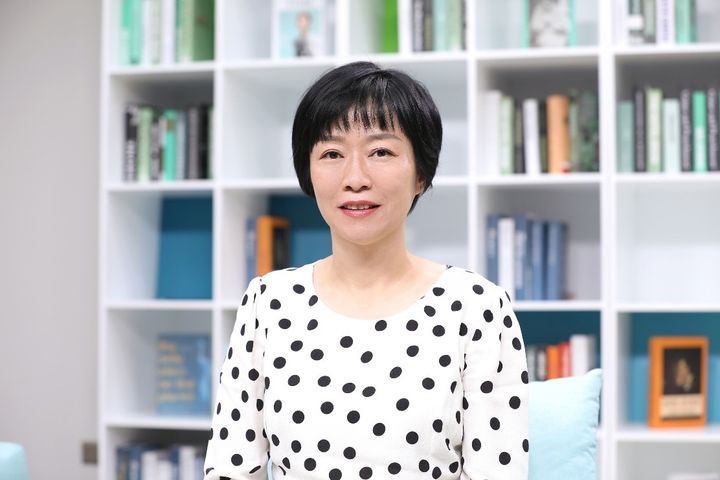 Catherine Chen, Huawei Corporate Senior Vice President og bestyrelsesdirektør taler på forretningsforummet Responsible Business 2021 om Huaweis initiativer for bæredygtig omstilling
