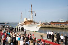 Hele Esbjerg glæder sig til endnu engang at tage godt imod H.M. Dronningen, når hun besøger byen den 31. august med Kongeskibet Dannebrog. Sådan så det ud, da Dronningen senest besøgte Danmarks femte største by med Kongeskibet den. 2. og 3. juni 2008. Foto: Torben Meyer, Esbjerg Kommune