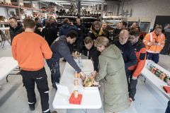 I løbet af åbningsdagen kiggede 4-500 fra installations- og industrivirksomheder i Esbjerg og omegn forbi. Der blev sat mere end 700 burgere til livs.