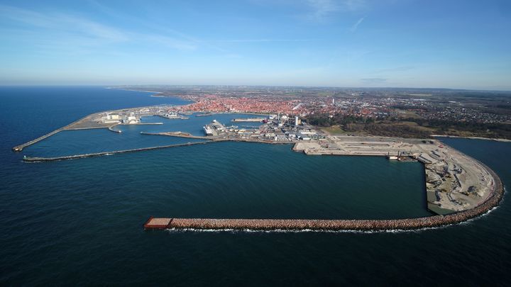 Havnebyggeri hos Rønne Havn A/S. 150.000m2 projektareal. Udskibningshavn til Kriegers Flak i 2020