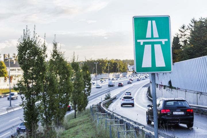 Hastigheden på motorvejene daler, mens brændstofpriserne stiger. Foto: Vejdirektoratet.