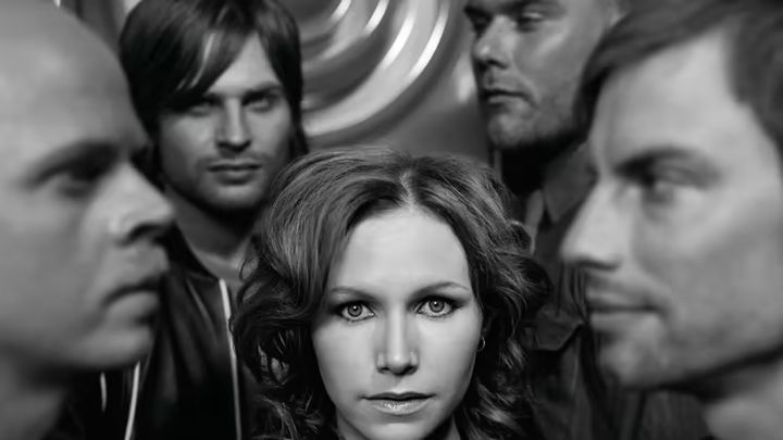 Til sommer lægger de svenske popikoner fra The Cardigans vejen forbi Helsingør og giver koncert på pladsen foran Kulturværftet.