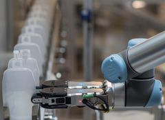 Flexibla RG2-robotgripare från OnRobot hjälper tillverkaren av plastförpackningar för läkemedelsindustrin eliminera risken för kontaminering av produkterna.