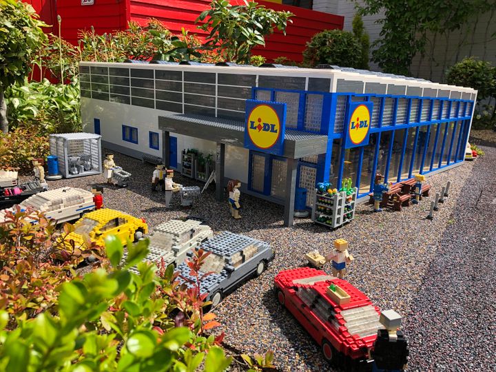 Den nye Lidl-butik i LEGOLAND er 1,5 m2 stor og er bygget af 30.000 LEGO-klodser. Foto: Lidl PR