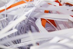 De fleste makulatorer skærer papiret ud i strimler, mens de bedste maskiner kan skære helt ned til konfettistørrelse. Foto: PR.