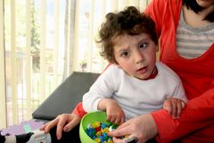 Julia fra Armenien er spastisk lammet, men har lært at tale på Mission Østs sundhedscenter.