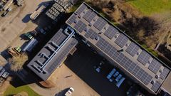 JORTON fik før energikrisen installeret solceller på taget af hovedkontoret i Aarhus. En investering, der nu ikke alene er en grøn, men også økonomisk sund investering.