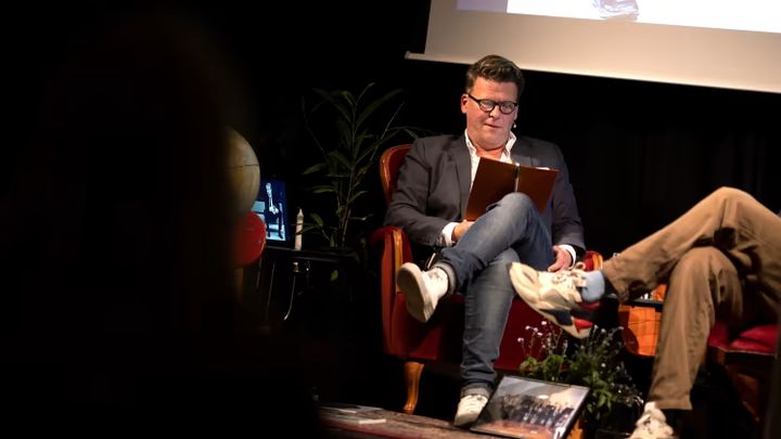 Thomas Bernsen inviterer nogle af landets bedste podcastere på scenen til fire nye lyttesaloner i maj og juni i Toldkammeret. Foto: Kulturværftet