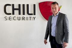 Chili Security blev stiftet i 2014, og de seneste knapt tre år er det adm. direktør Mark Blæsbjerg, der har stået i spidsen for den.