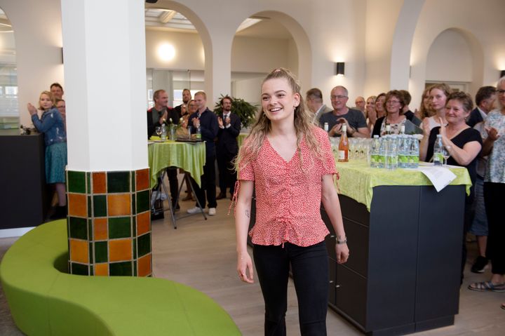 Emilie Theresa Sørrig Butler fra Nørresundby Gymnasium og HF vandt både førstepræmien i Bioteknologi og den samlede pris som Årets Naturtalent. Foto: AAU og Lars Horn/Baghuset